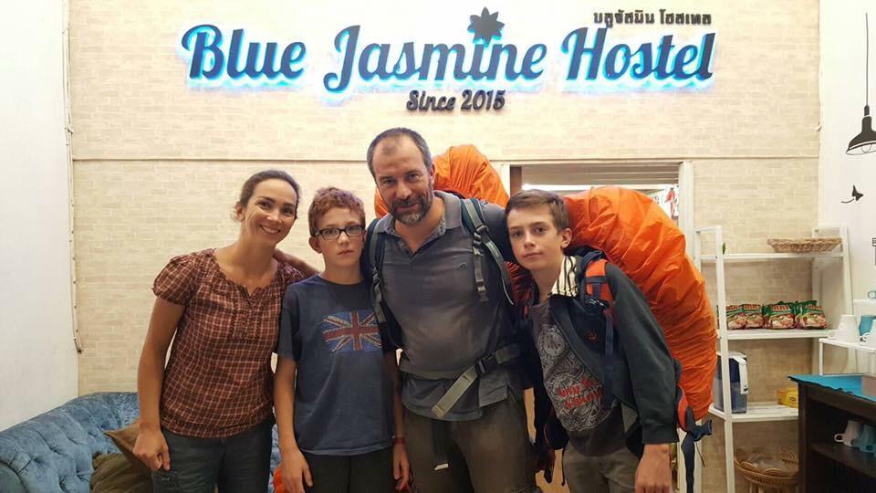 Blue Jasmine Hostel Бангкок Экстерьер фото