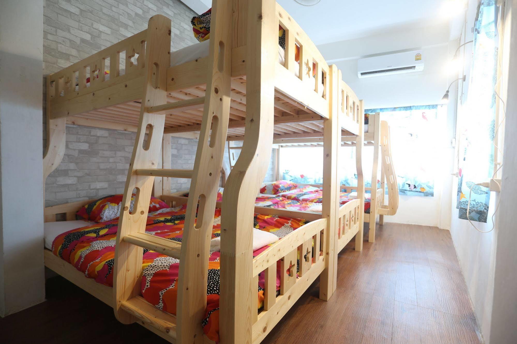 Blue Jasmine Hostel Бангкок Экстерьер фото