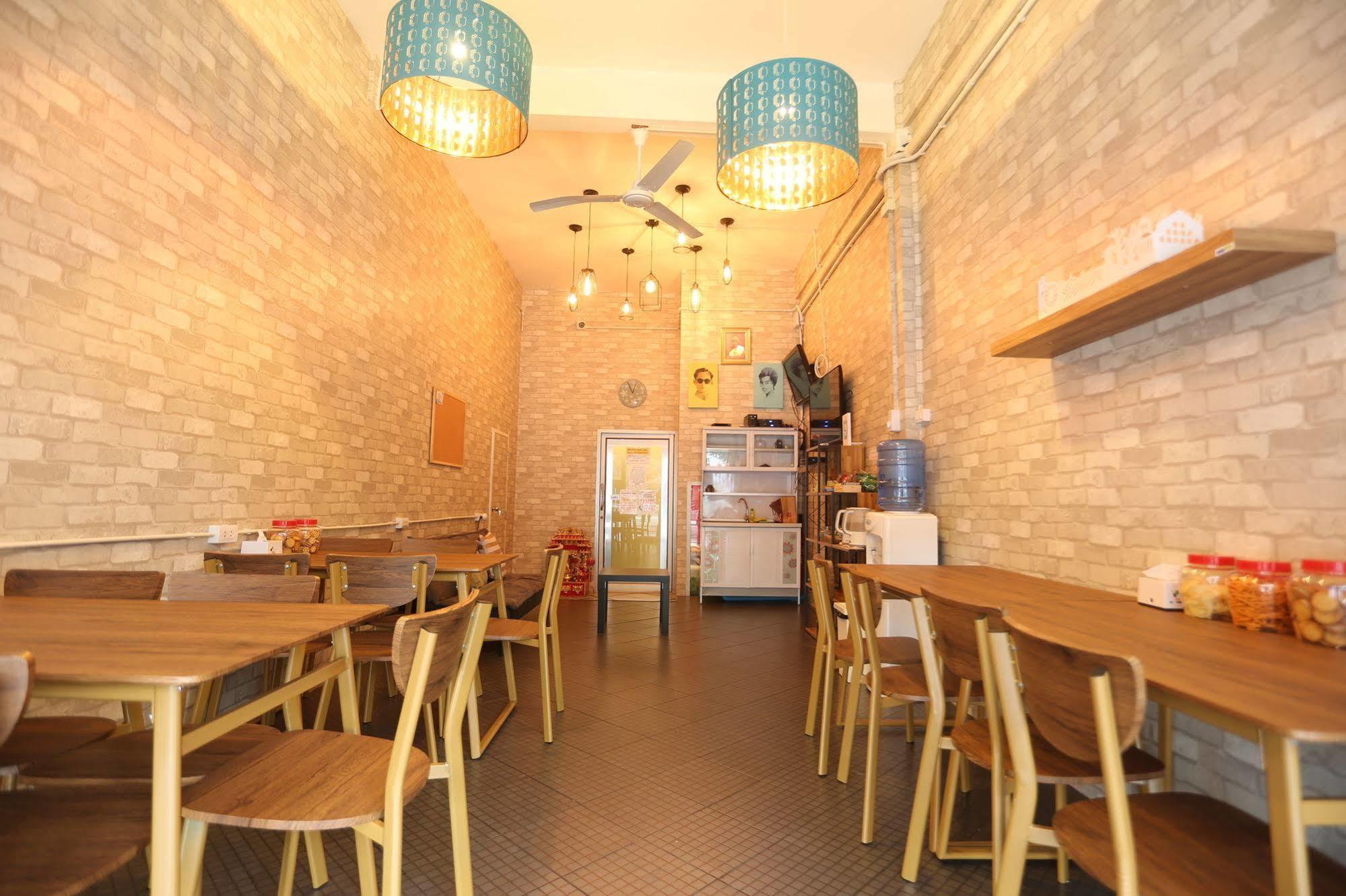 Blue Jasmine Hostel Бангкок Экстерьер фото